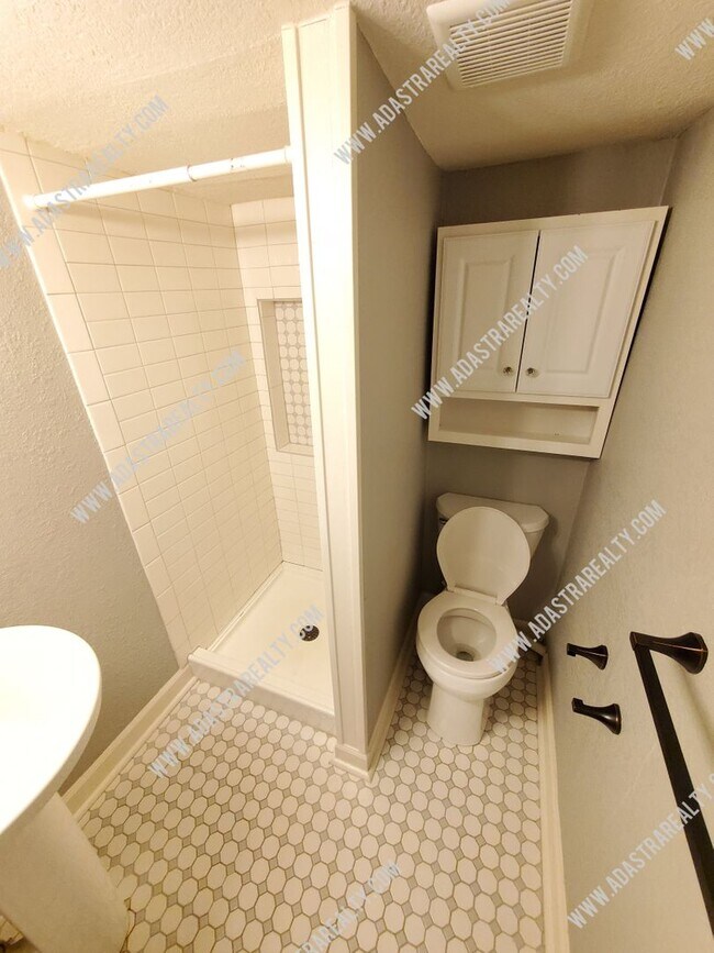 Building Photo - 4521 Fairmount Ave