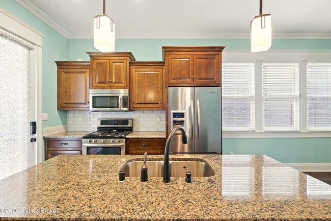 Building Photo - 10910 Kings Crown Dr