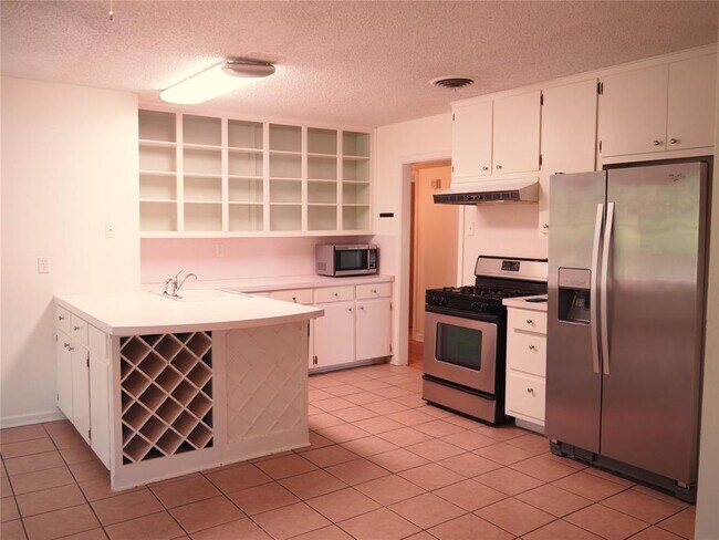 Building Photo - 2506 Addison Ave