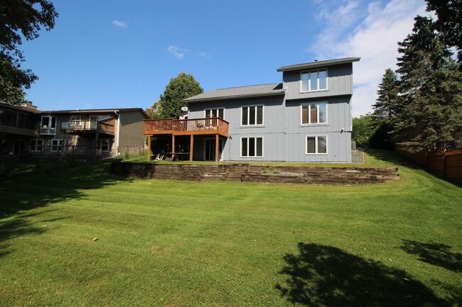 Building Photo - Entertainers dream in the heart of Eden Prairie! 3000+sf, updated, beautiful yard!!