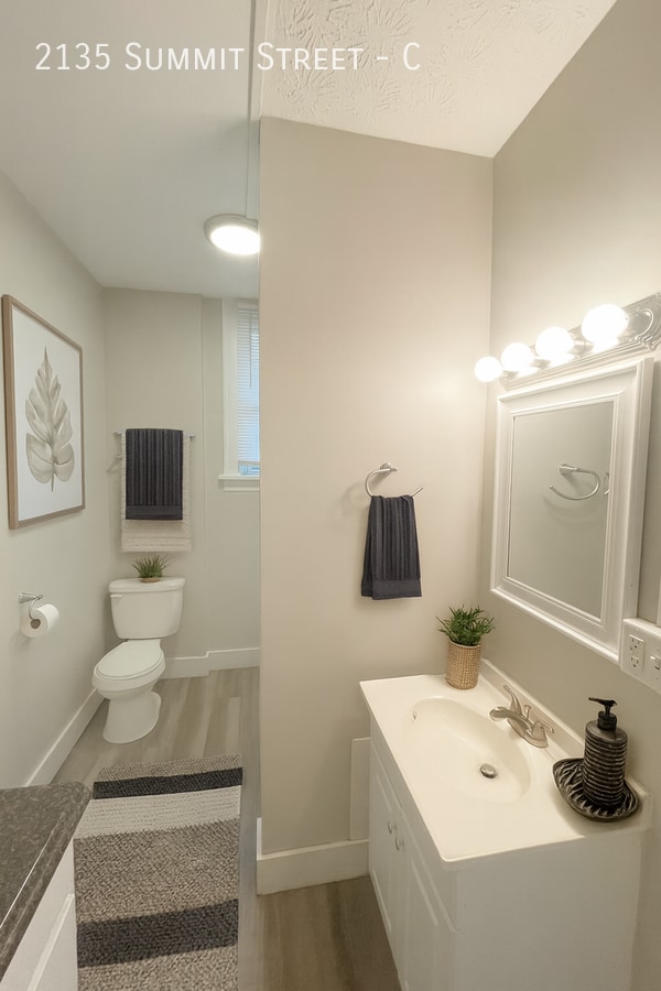 Building Photo - 2135 Summit St