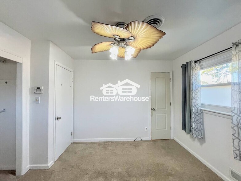 Building Photo - 5801 Townley Ave