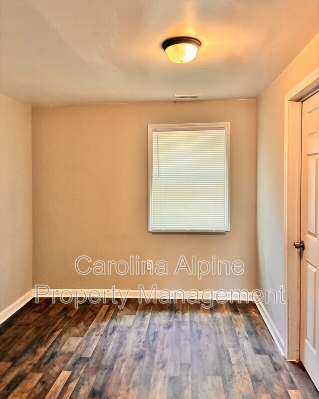 Building Photo - 936 Bond Ave