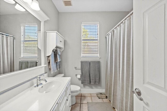 Building Photo - 11 Elmwood Cir