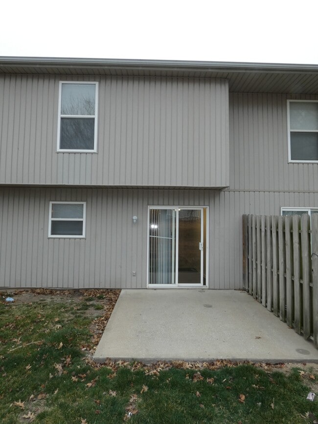 Building Photo - 10615 N Locust Ct