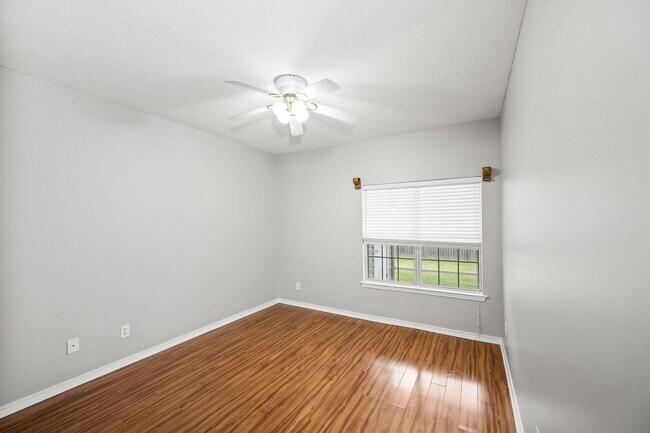 Building Photo - Great find in Foley Complex!