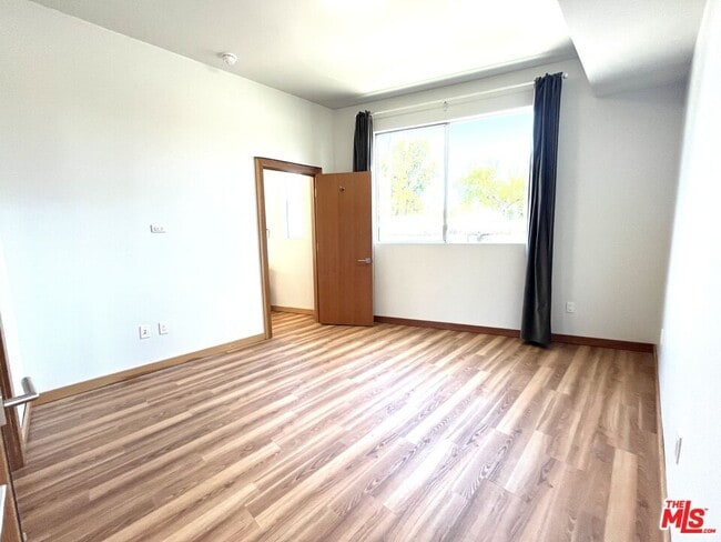 Building Photo - 501 N San Vicente Blvd