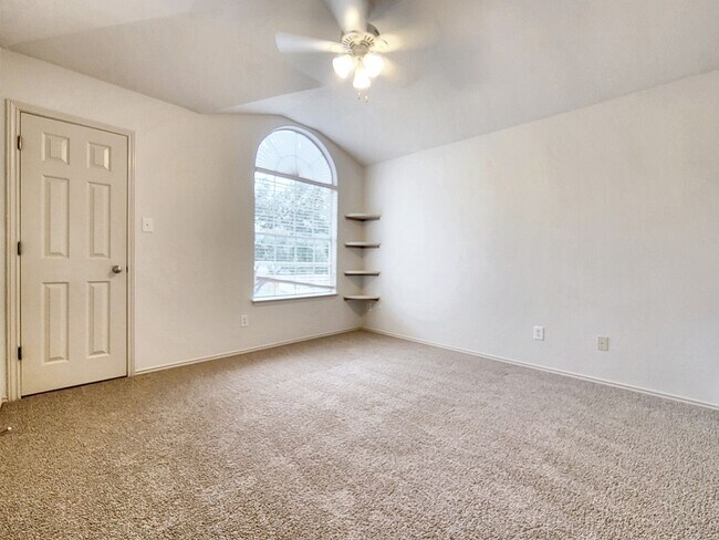 Building Photo - Inviting 3BR/2.5BA with Spacious Bedrooms & Great Outdoor Space