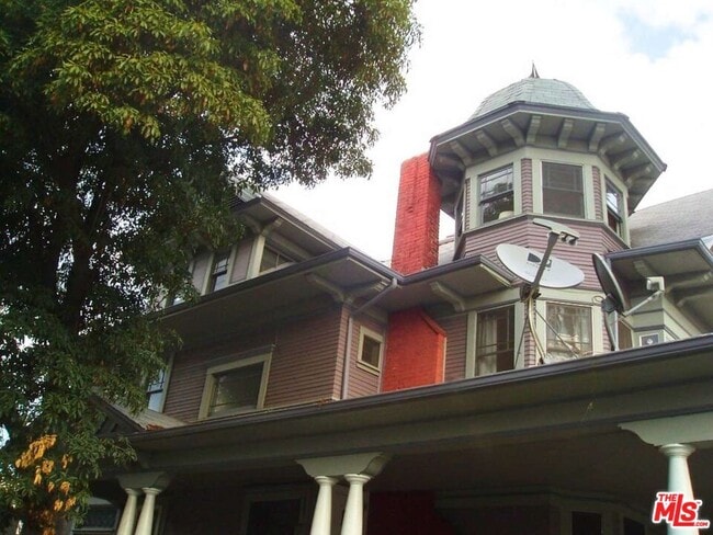 Building Photo - 1705 W 14th St