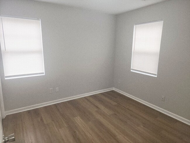 Building Photo - RENT SPECIAL! LOCATION, LOCATION, LOCATION! ONLY MINUTES TO WRIGHTSVILLE BEACH, CENTRAL TO ALL IL...