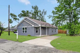 Building Photo - 317 Jones St