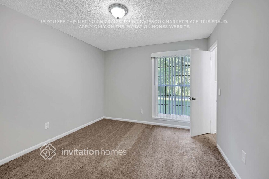 Building Photo - 123 Woodvale Dr