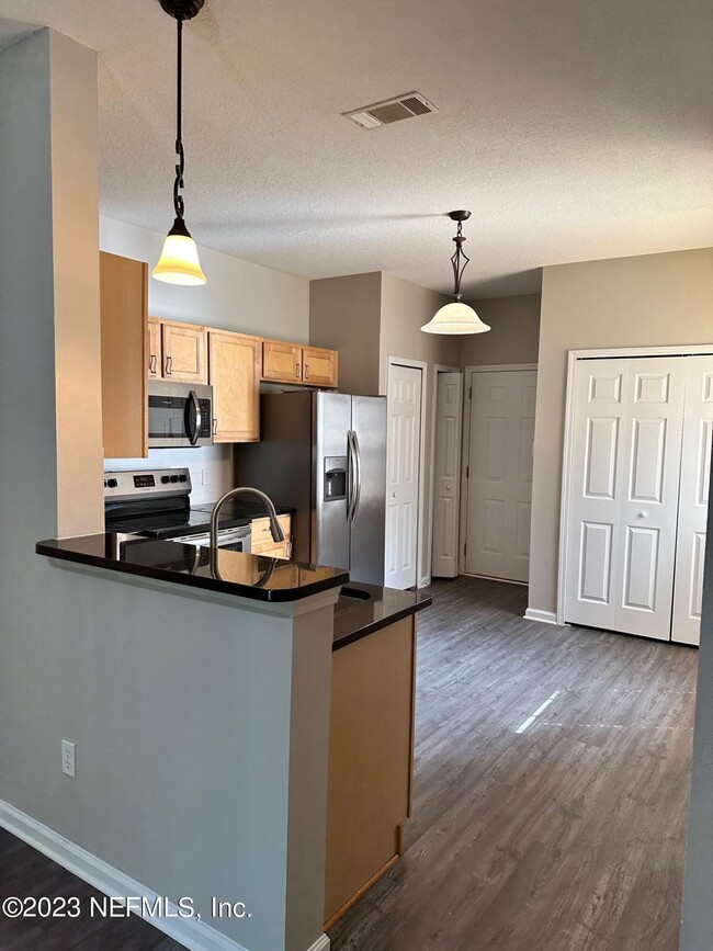 Building Photo - 264 Scrub Jay Dr