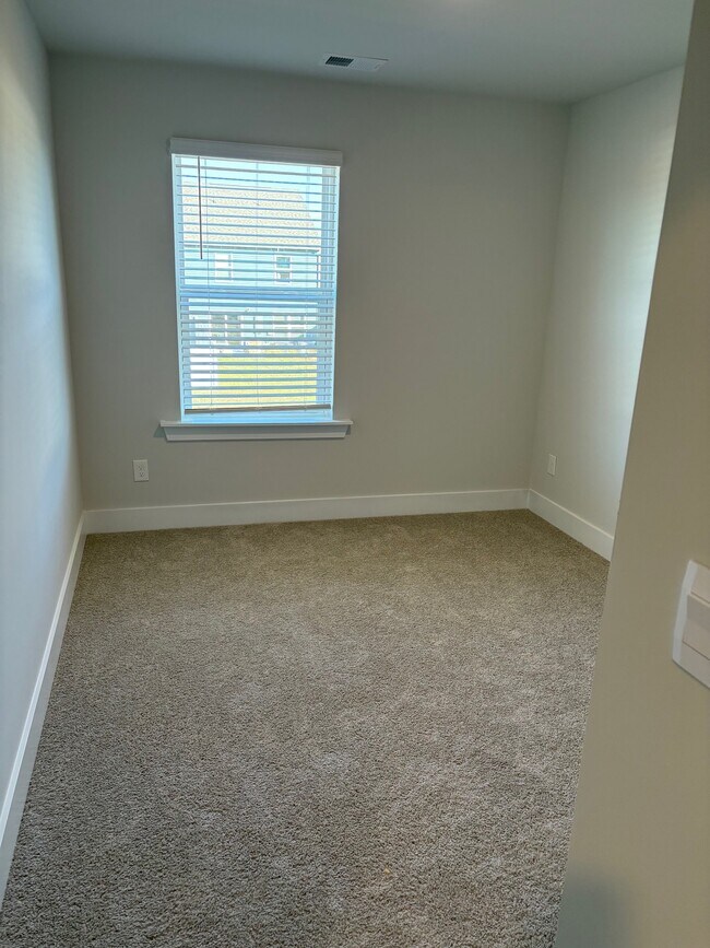 Building Photo - 7787 Pennycress Dr