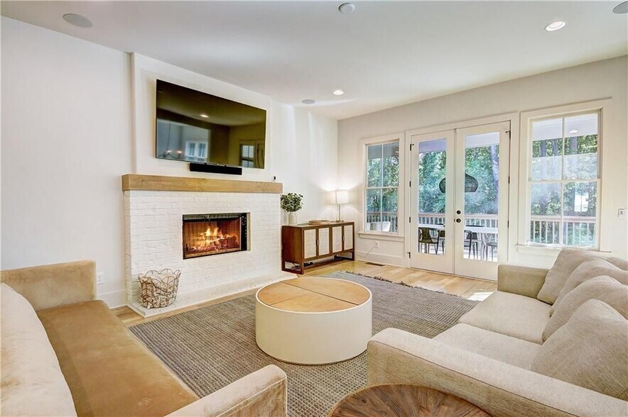 Building Photo - 1268 Hayes Dr SE