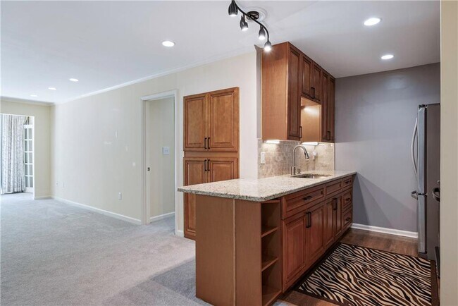 Building Photo - 25309 Plantation Dr NE
