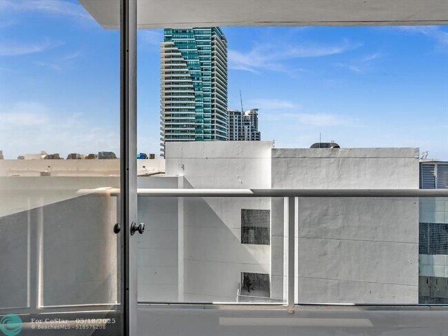 Building Photo - 3725 S Ocean Dr