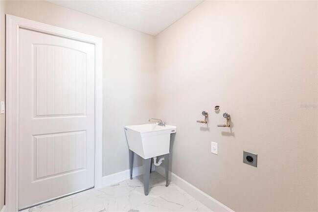 Building Photo - 2730 Parasol Ln