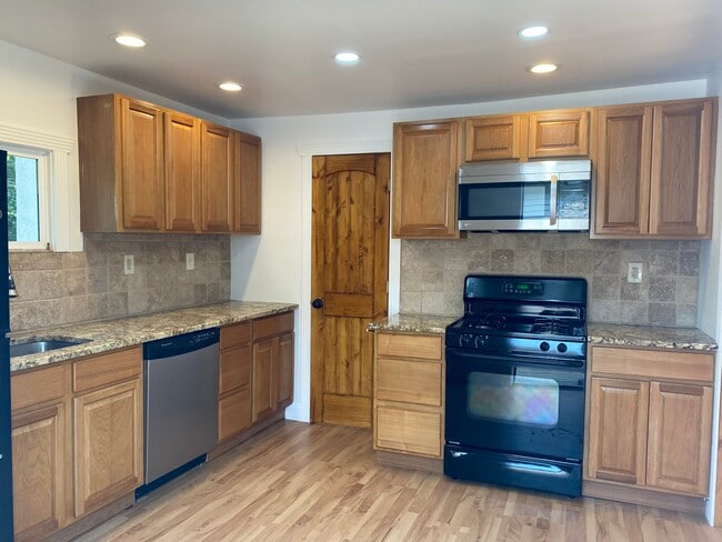 Building Photo - 930 Gravel Pike