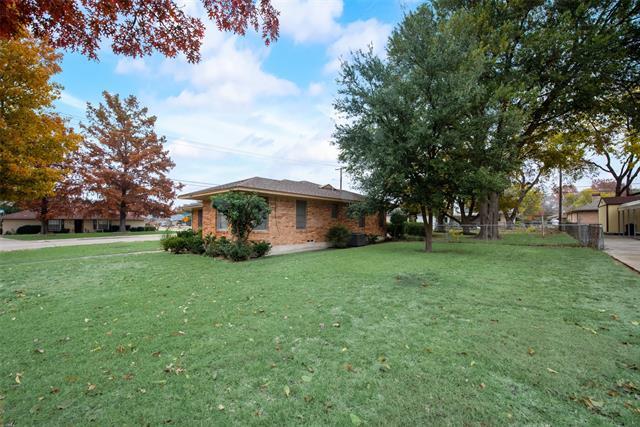 Building Photo - 1002 Majors Dr