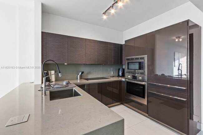 Building Photo - 1080 Brickell Ave