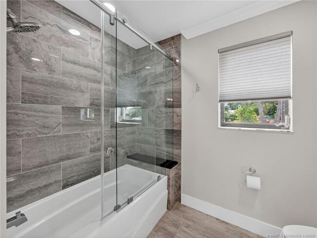 Building Photo - 724 NW Spruce Ridge Dr