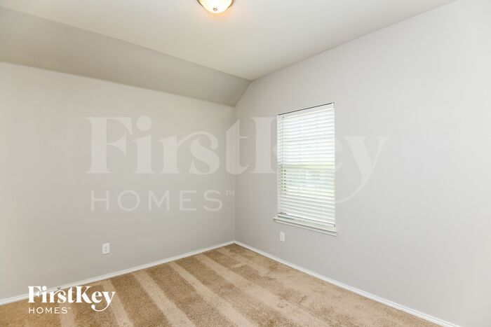 Building Photo - 5836 Japonica St