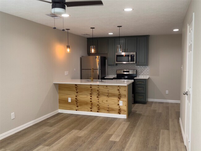 Building Photo - 8801 Hammerly Blvd