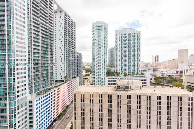 Building Photo - 485 Brickell Ave