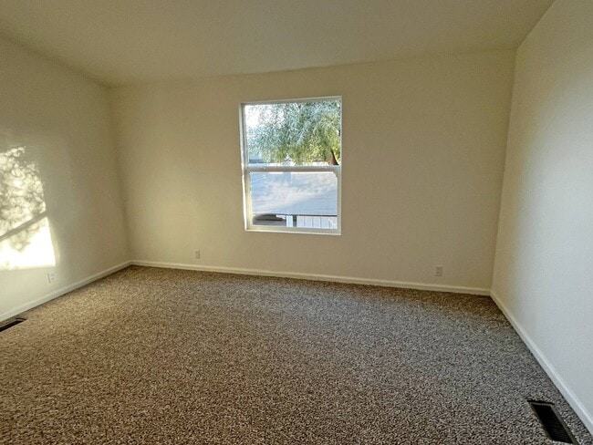 Building Photo - 21100 State St