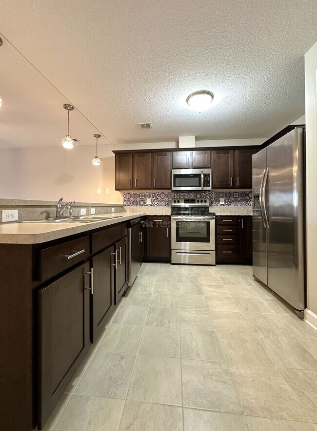 Building Photo - 1016 Thoroughgood Wy