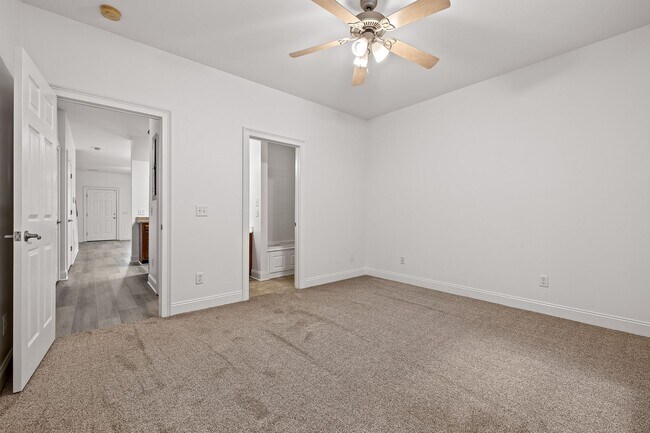 Building Photo - Newly renovated 3-bedroom, 2-bathroom town...