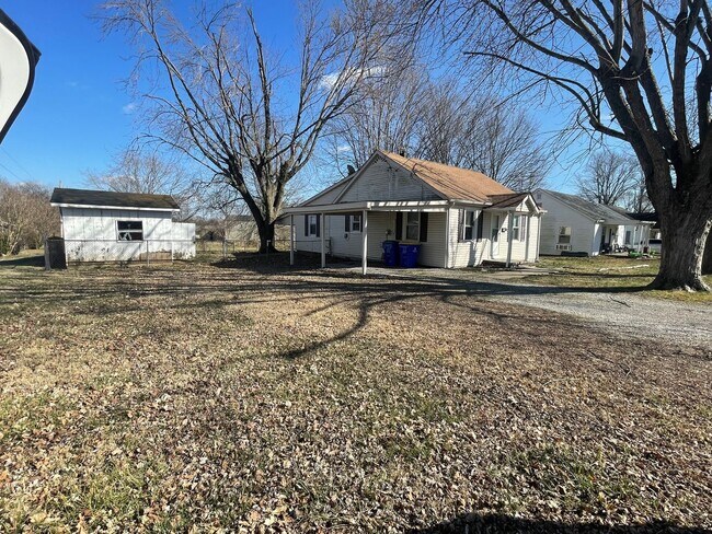 Building Photo - 3 Bedroom/2 Bath Cozy Home with an amazing...