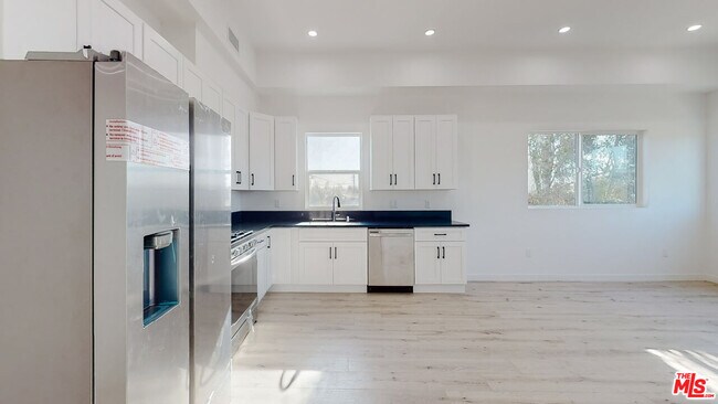 Building Photo - 1509 Cloverdale Ave