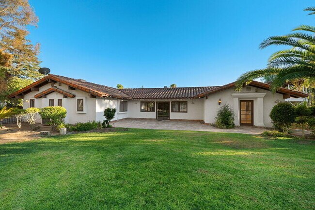 Building Photo - 18714 Bernardo Trails Dr