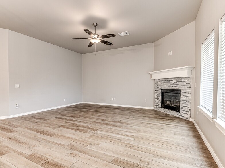 Building Photo - 3716 Pettit Blvd