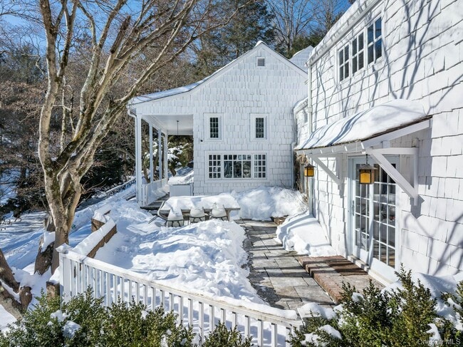 Building Photo - 291 Roaring Brook Rd