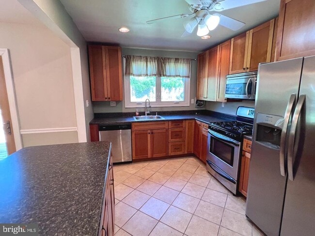 Building Photo - 2208 Jamaica Dr