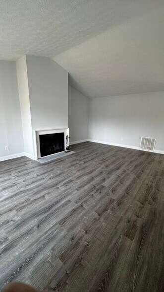 Building Photo - 400 Sherwood Green Ct