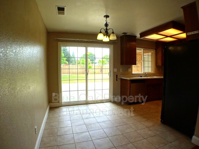 Building Photo - 1011 Lupin Ave