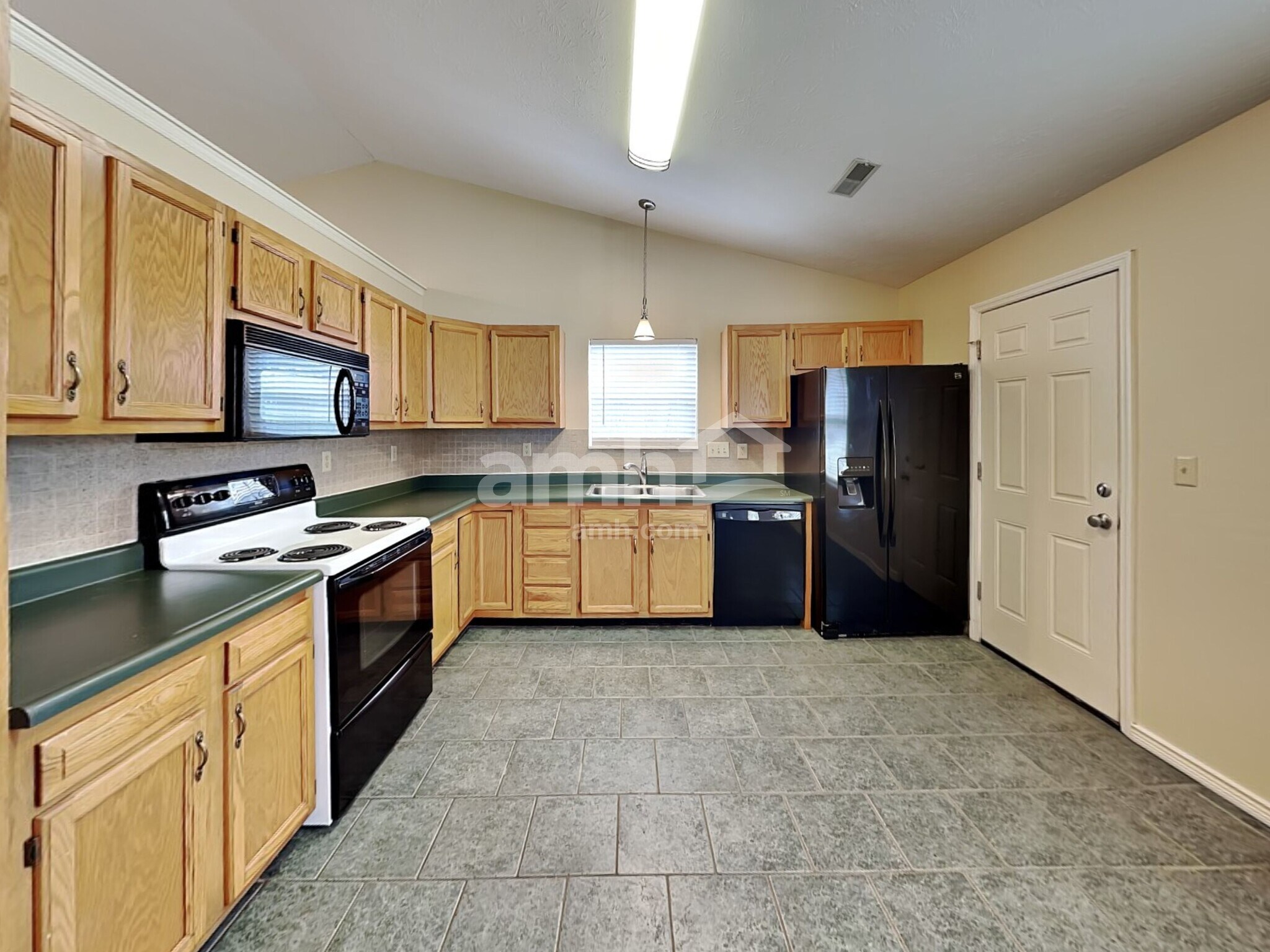 Building Photo - 51 Clearview Ln