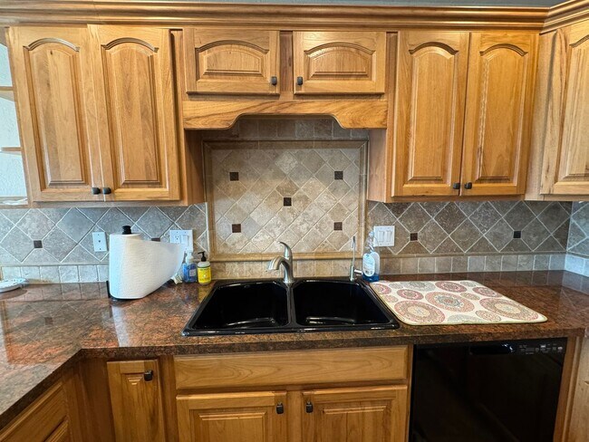 Building Photo - Riverfront 2BR Condo Great Views, Luxury Furnished incl UTILITIES