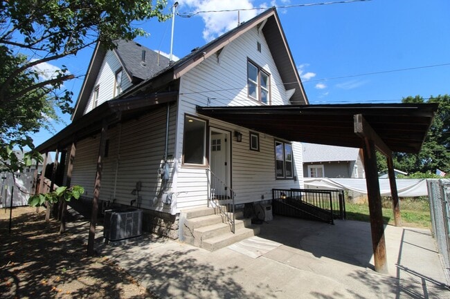 Building Photo - 1306 E Montgomery Ave