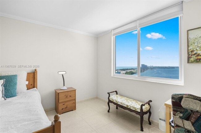 Building Photo - 300 Bayview Dr