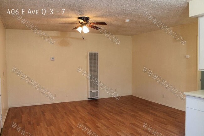 Building Photo - 1BD/ 1BATH 2ND FLOOR APT EAST PALMDALE