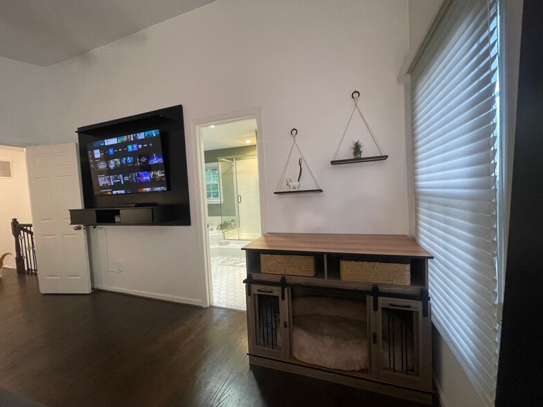 Building Photo - 6502 Summerton Way