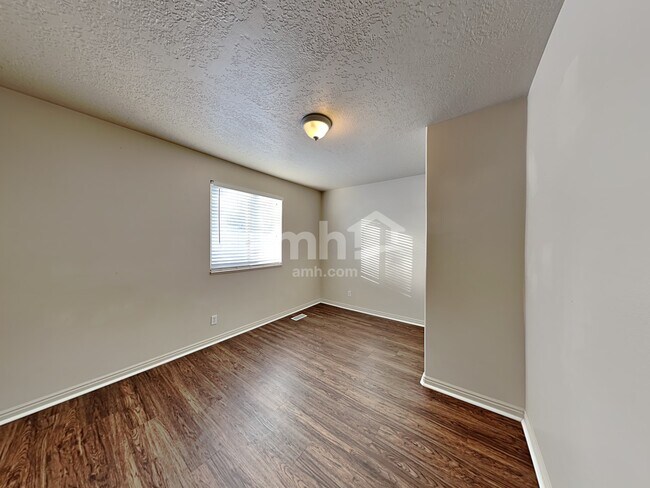Building Photo - 6301 W Liza Ln