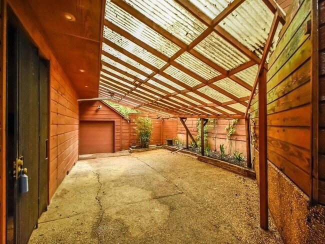 Building Photo - 800 Leonard St