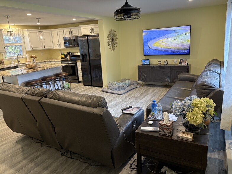 Building Photo - 12 Maylane Dr