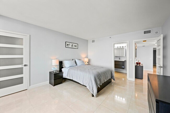 Building Photo - 4000 N Ocean Dr